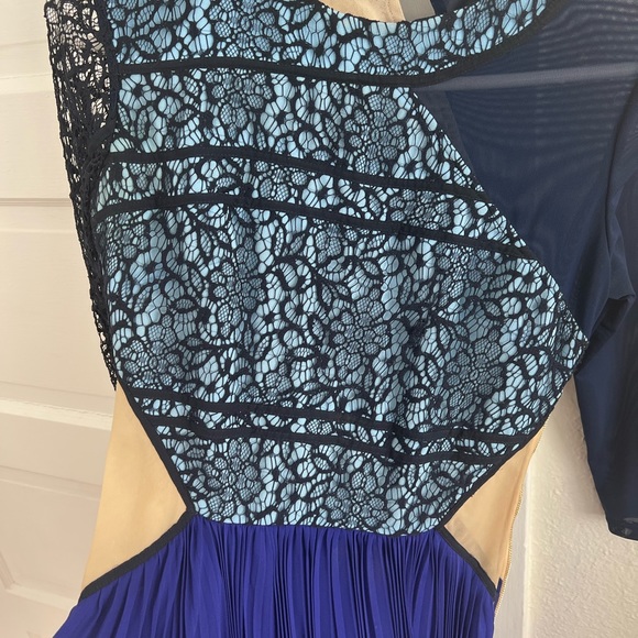 THREE FLOOR mini 3/4 sleeved lace dress size 6 but fits like a 2-4 - Picture 6 of 13